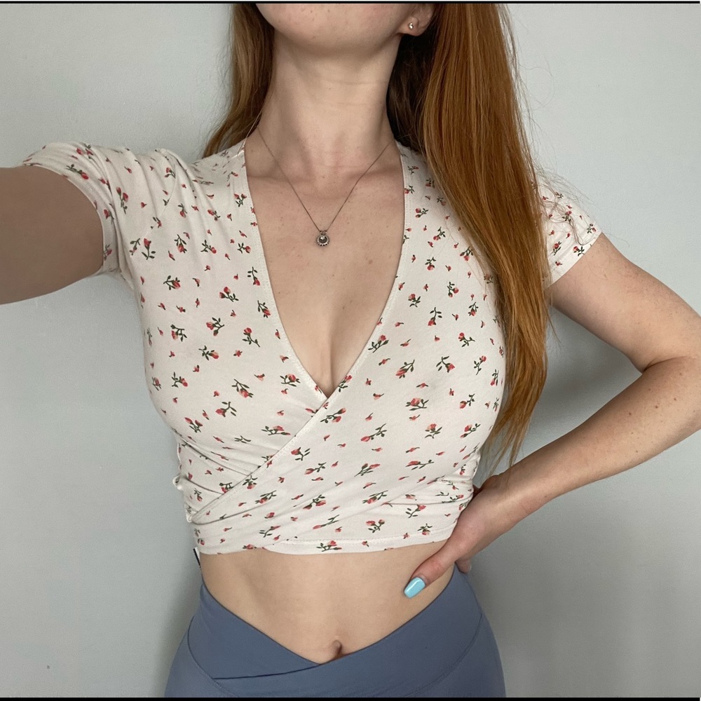 ❤️ Brandy Melville Wrap Tie Rose Top ❤️